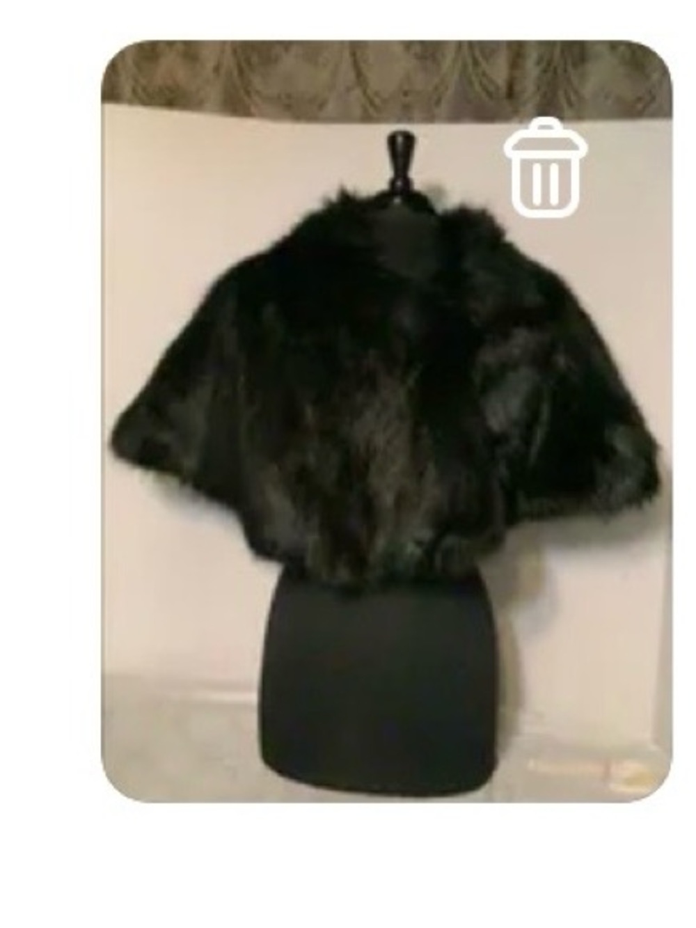 Tevolio Black Faux Fur Capelet